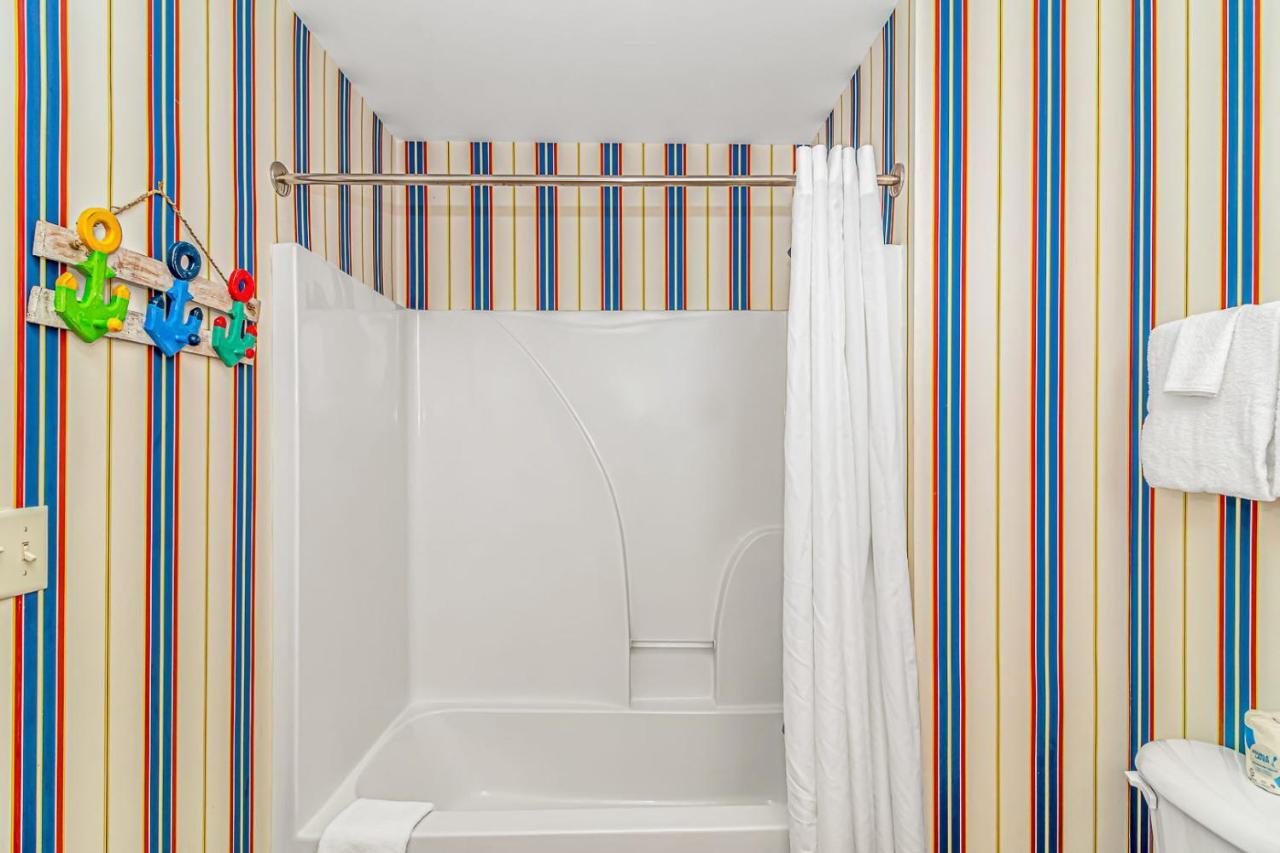 Ocean Breeze Luxury Villas 3D, Nicely Updated! Across From The Ocean! Sleeps 18 ! Мертл-Біч Номер фото