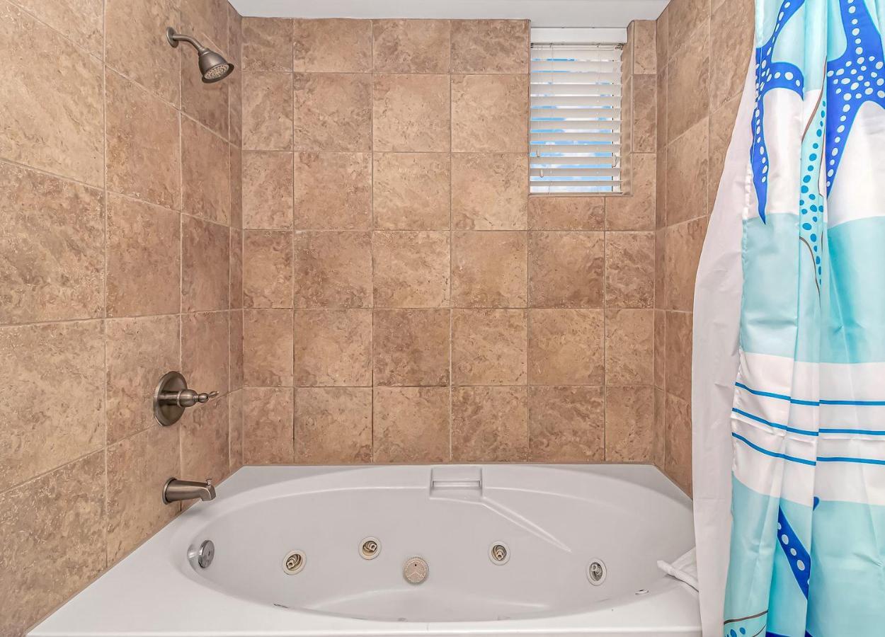Ocean Breeze Luxury Villas 3D, Nicely Updated! Across From The Ocean! Sleeps 18 ! Мертл-Біч Номер фото